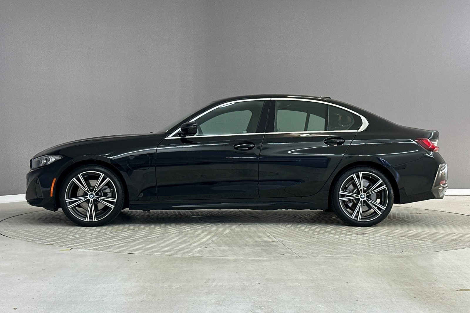 bmw 3 series 2024 3MW39FF03R8D86006 image bmw 3 series 2024 3MW39FF03R8D86006 image
